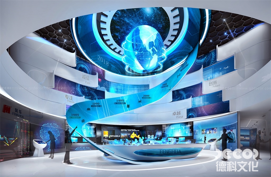 在廣州展館設計中，如何利用展示品的材質和質感